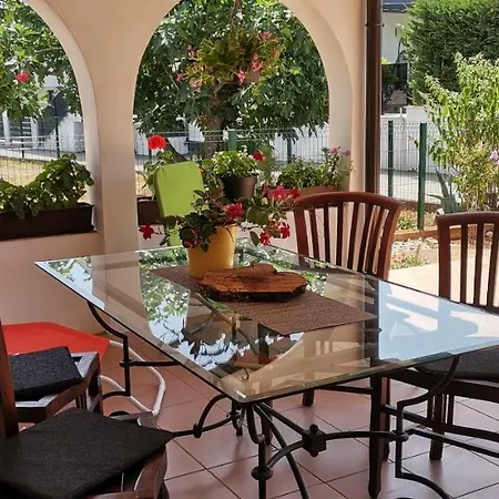 Apartman House Lea *
