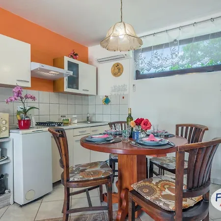 House Lea Apartman *
