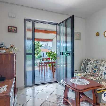 Apartman House Lea *
